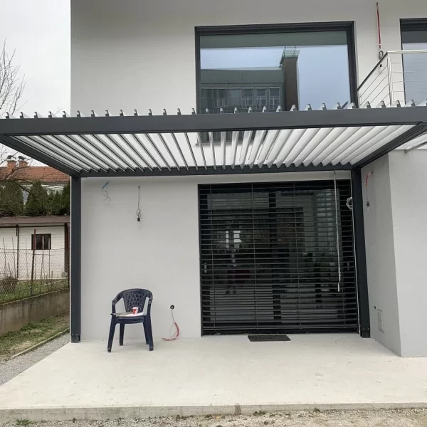 Eko pergola antracit na 4 stebre 1 600x600